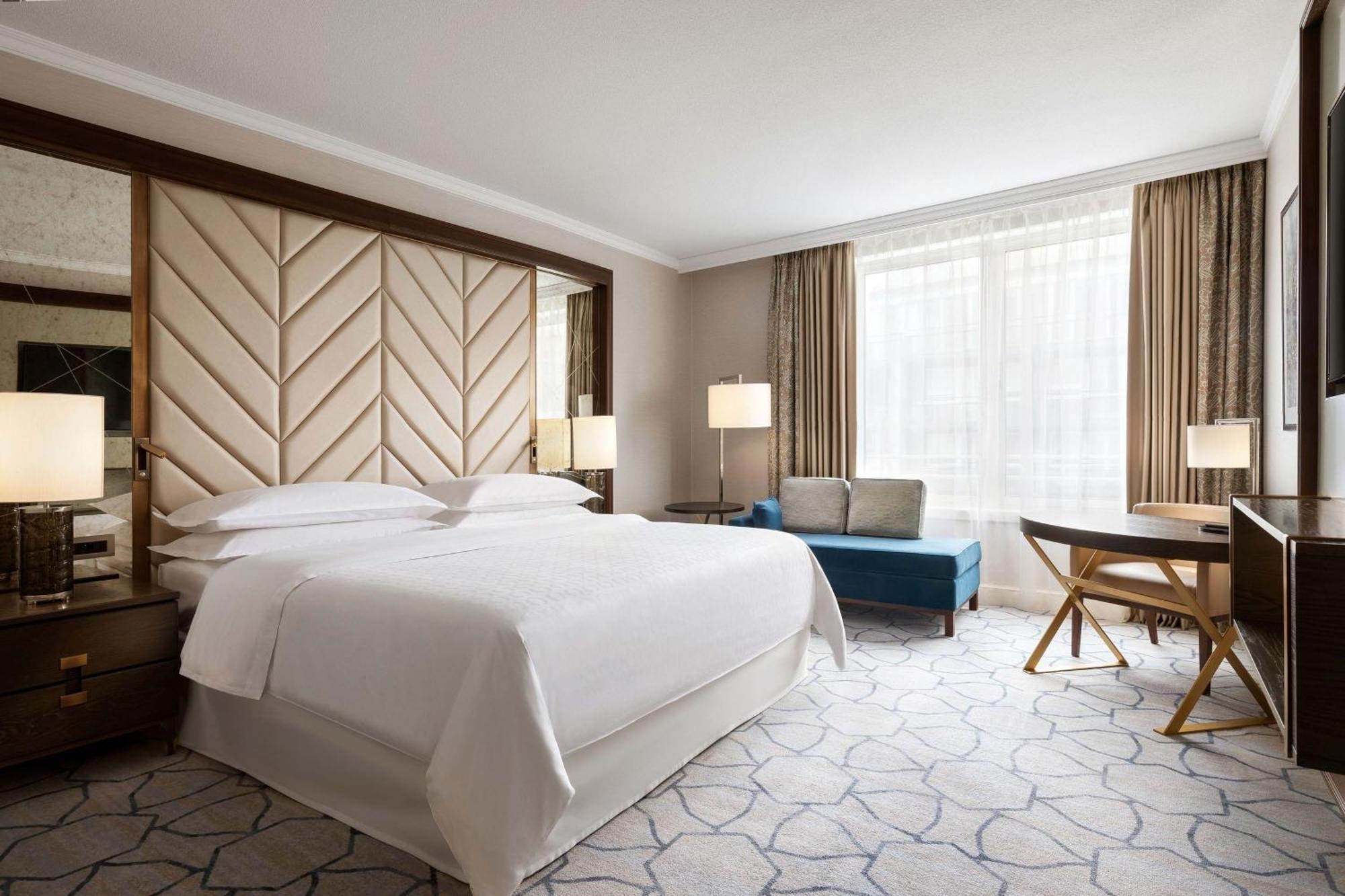 Deluxe Guest room, 1 King,1606543382:JPEG